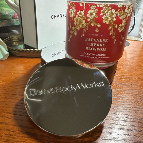 Bath & Body Works Japanese Cherry Blossom Candle - Red and Gold - Picture 2 of 2